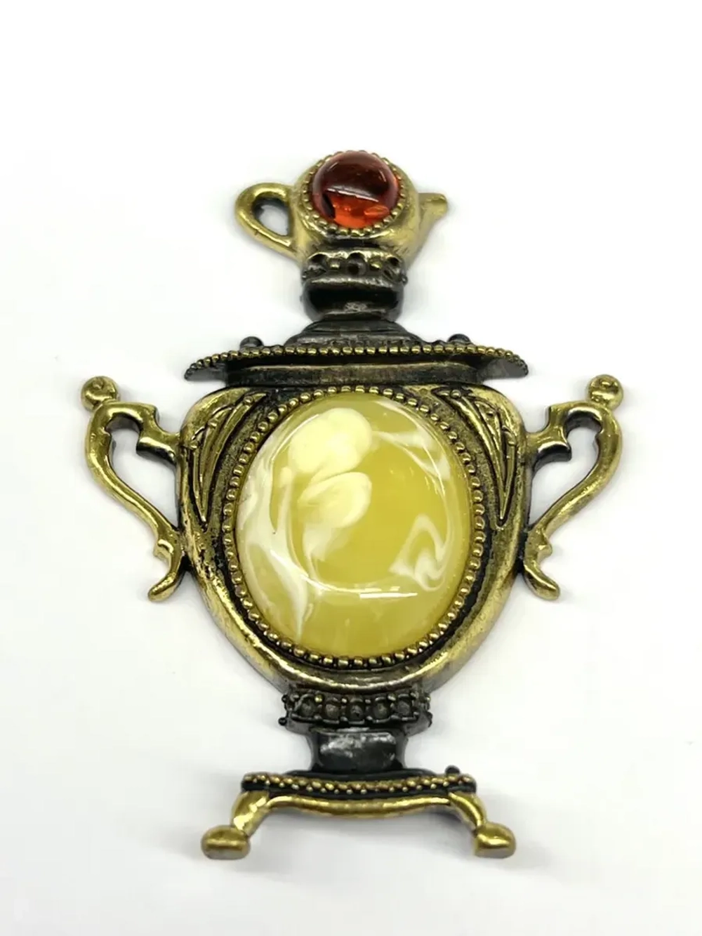 Бронзовая статуэтка на янтаре магнит