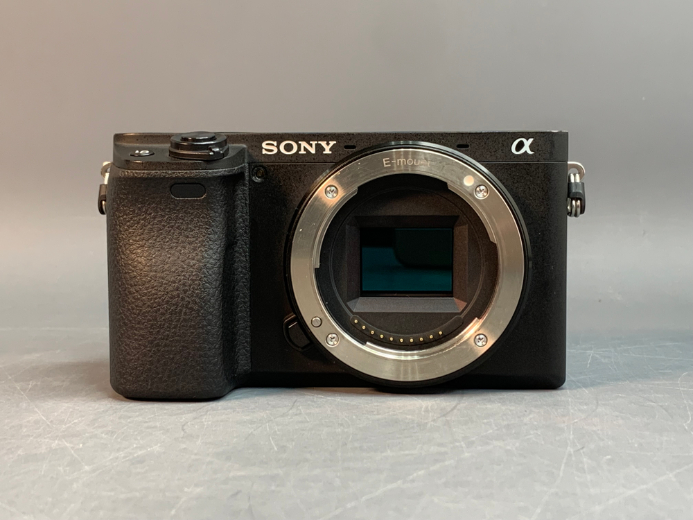 Sony A6400 13.784 кадров, матрица расцарапана