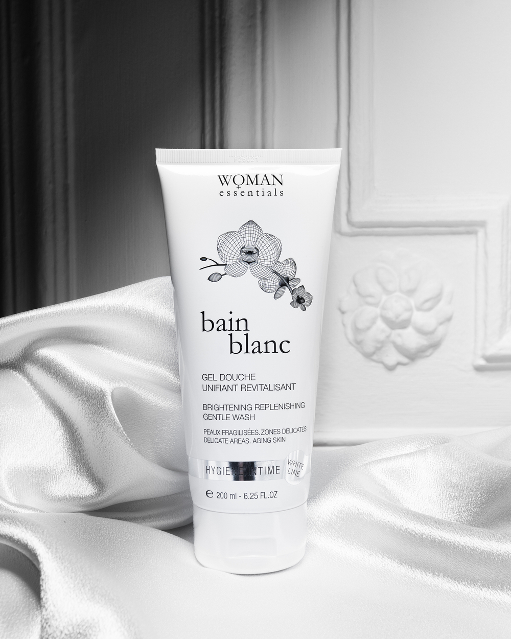 Woman Essentials Осветляющий омолаживающий интимный гель для душа WE Bain Blanc 200 мл