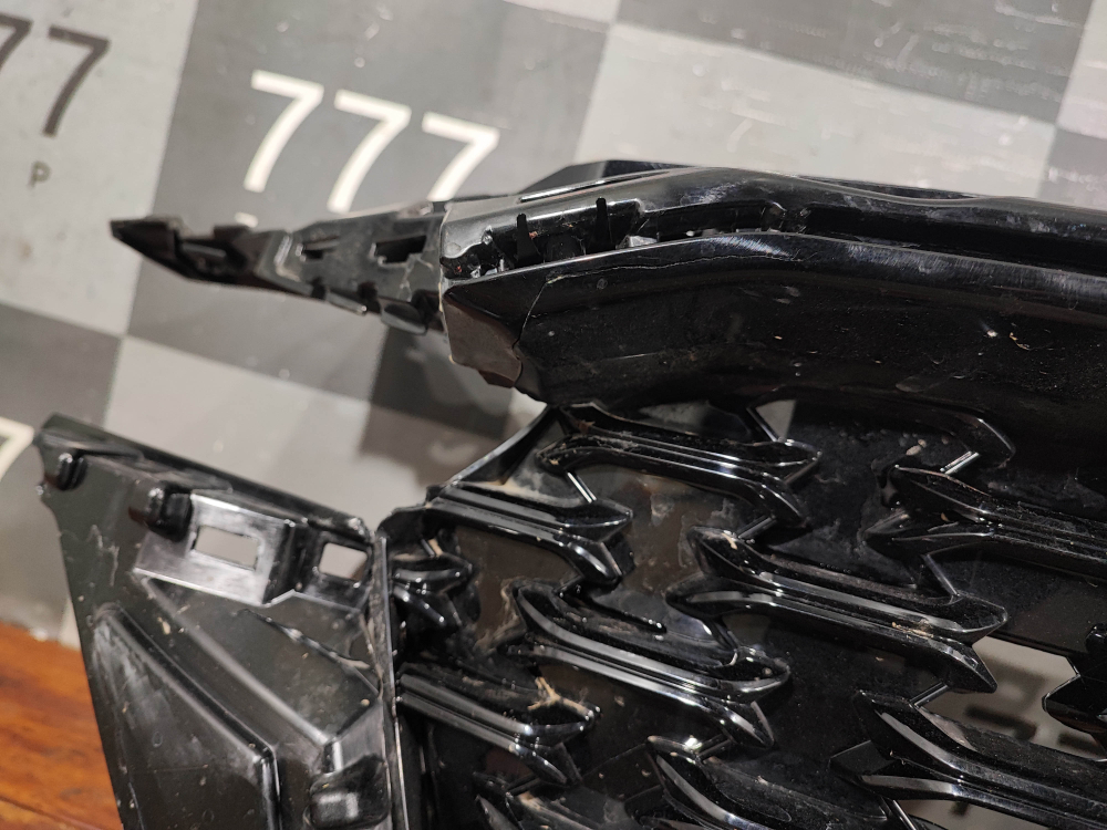 Решетка радиатора Mazda CX-5 2 (KF) 21-нв Б/У Оригинал KBST50719