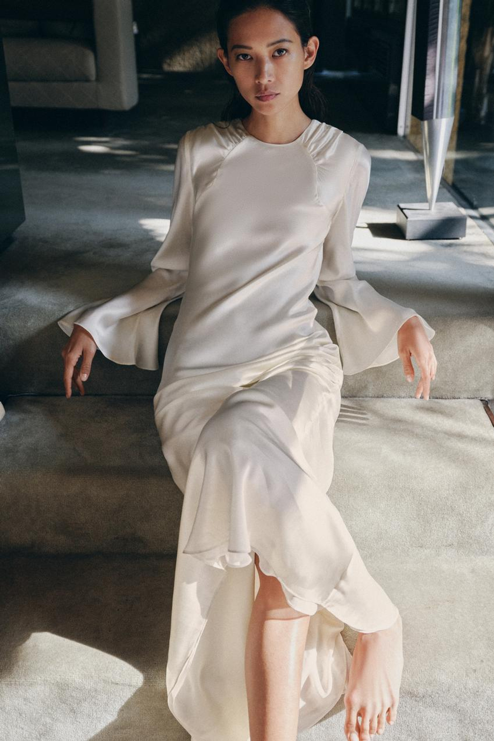 ZARA ПЛАТЬЕ ИЗ 100% ШЕЛКА СО СБОРКАМИ, ЖЕЛТОВАТО-БЕЛЫЙ