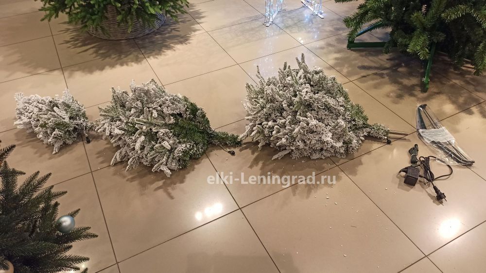 Заснеженная елка с гирляндой «Форесто» холодный свет (Литая+пвх) 150 см / 1,5 м