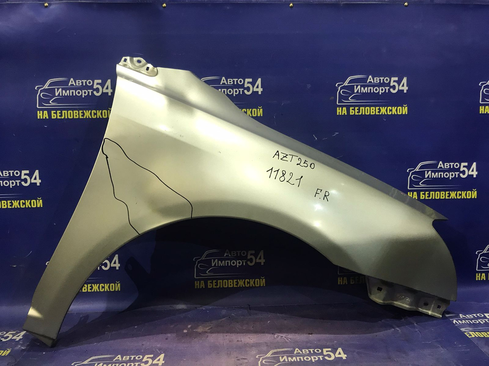 Крыло переднее правое TOYOTA AVENSIS 2006-2010
