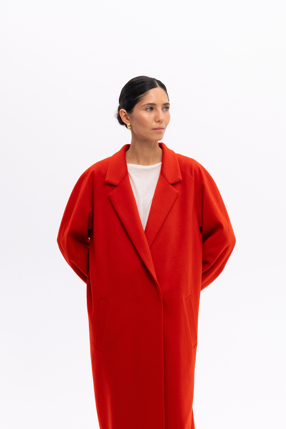 Красное двубортное пальто