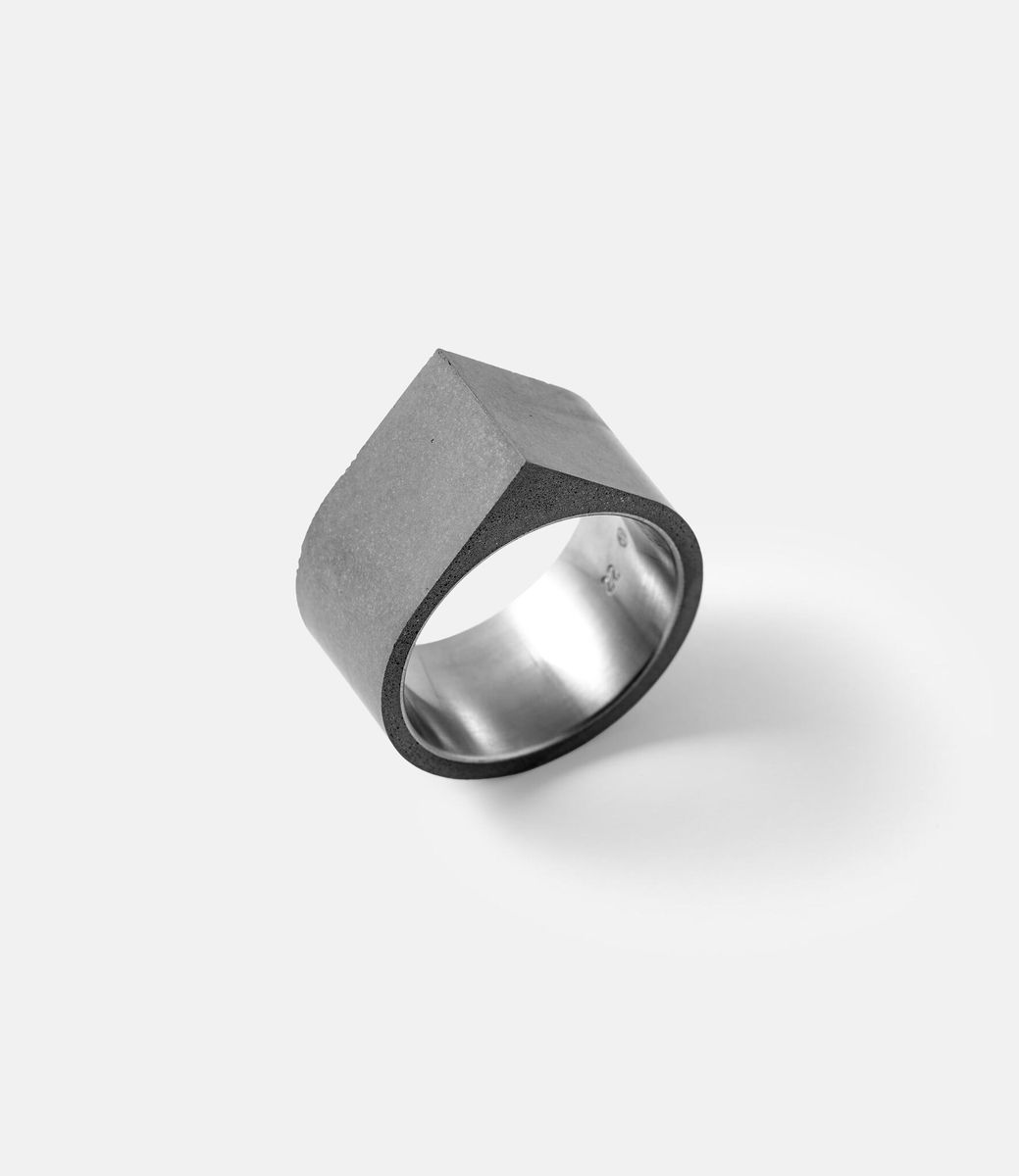 22 Studio Corner Ring — кольцо из бетона