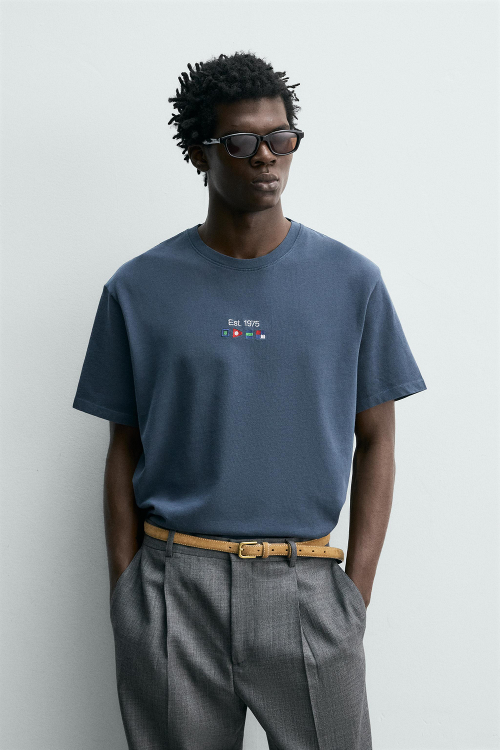 ZARA ФУТБОЛКА С МОРСКОЙ ВЫШИВКОЙ, ЛИНЯЛЫЙ СИНИЙ