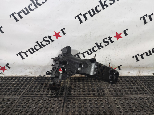 Кронштейн буксировочный правый 2020г.