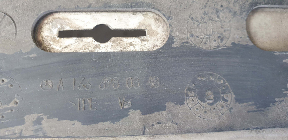 Накладка подножки левой Mercedes GLE (W166) 11-18 Б/У Оригинал A1666980348