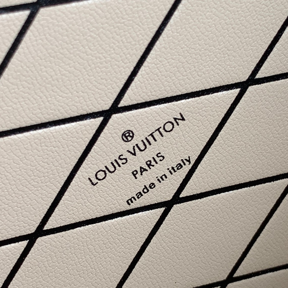 Louis Vuitton Petite Malle