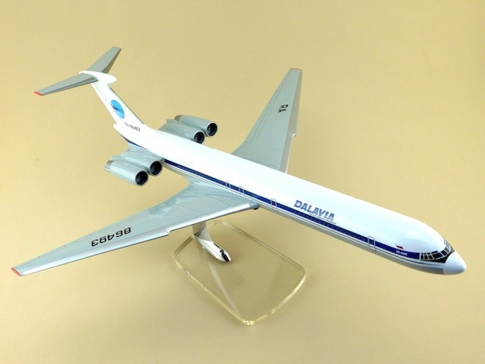 Модель самолета Ил-62М (М1:100, Дальавиа)