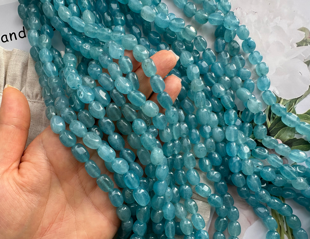 Нить бусин из тонированного кварца 7-8мм (галтовка)