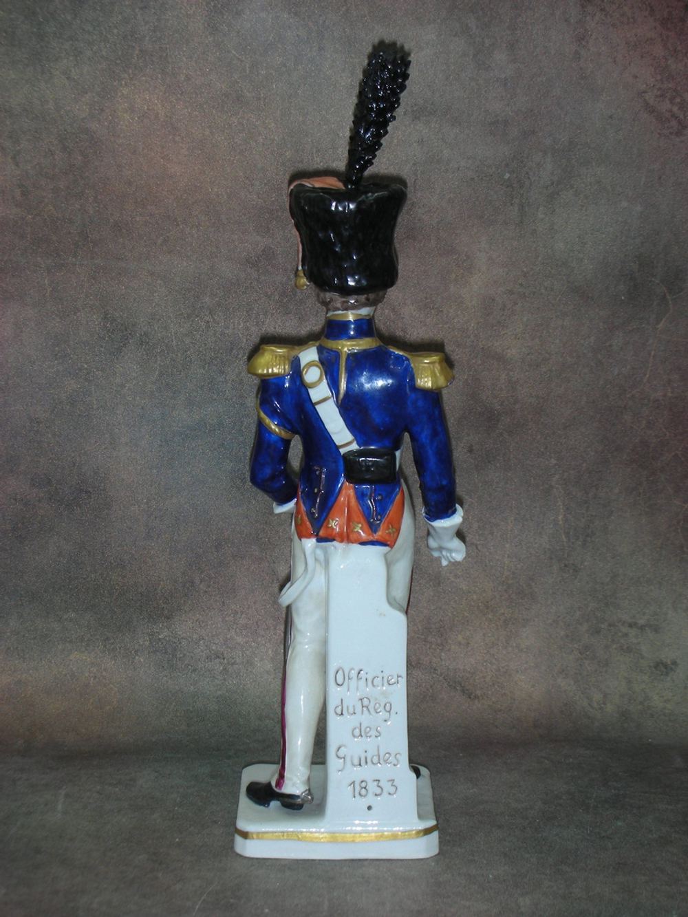 Статуэтка. Фарфор. Солдат Офицер 1833. Sitzendorf. Германия