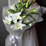 Букет из трех лилий