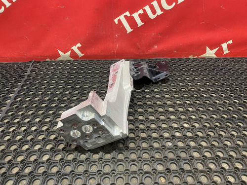 Кронштейн глушителя 2024г