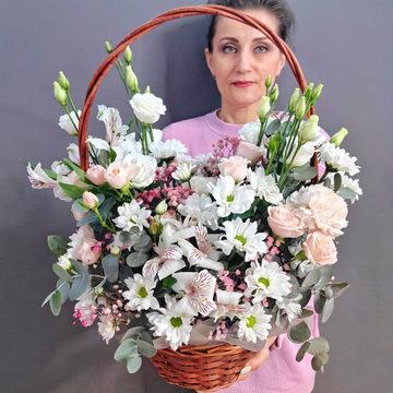 Авторская композиция в корзине