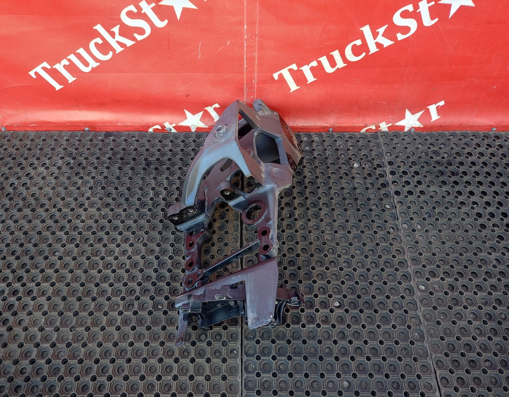 Кронштейн рессоры передней правый 2019 г.