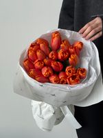 Букет из 25-ти оранжевых тюльпанов
