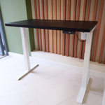 Регулируемый компьютерный стол Motor UP с регулировкой по высоте — столешница МДФ черный