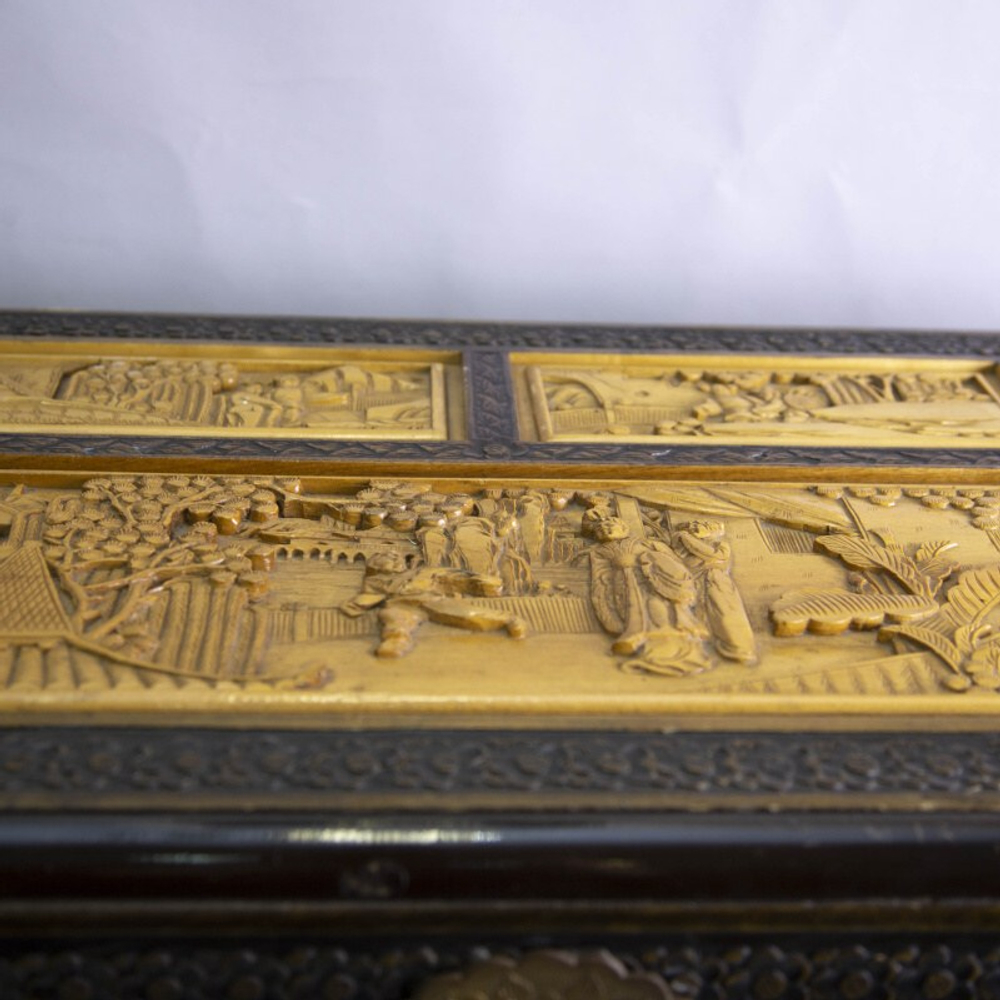 Старинный резной сундук