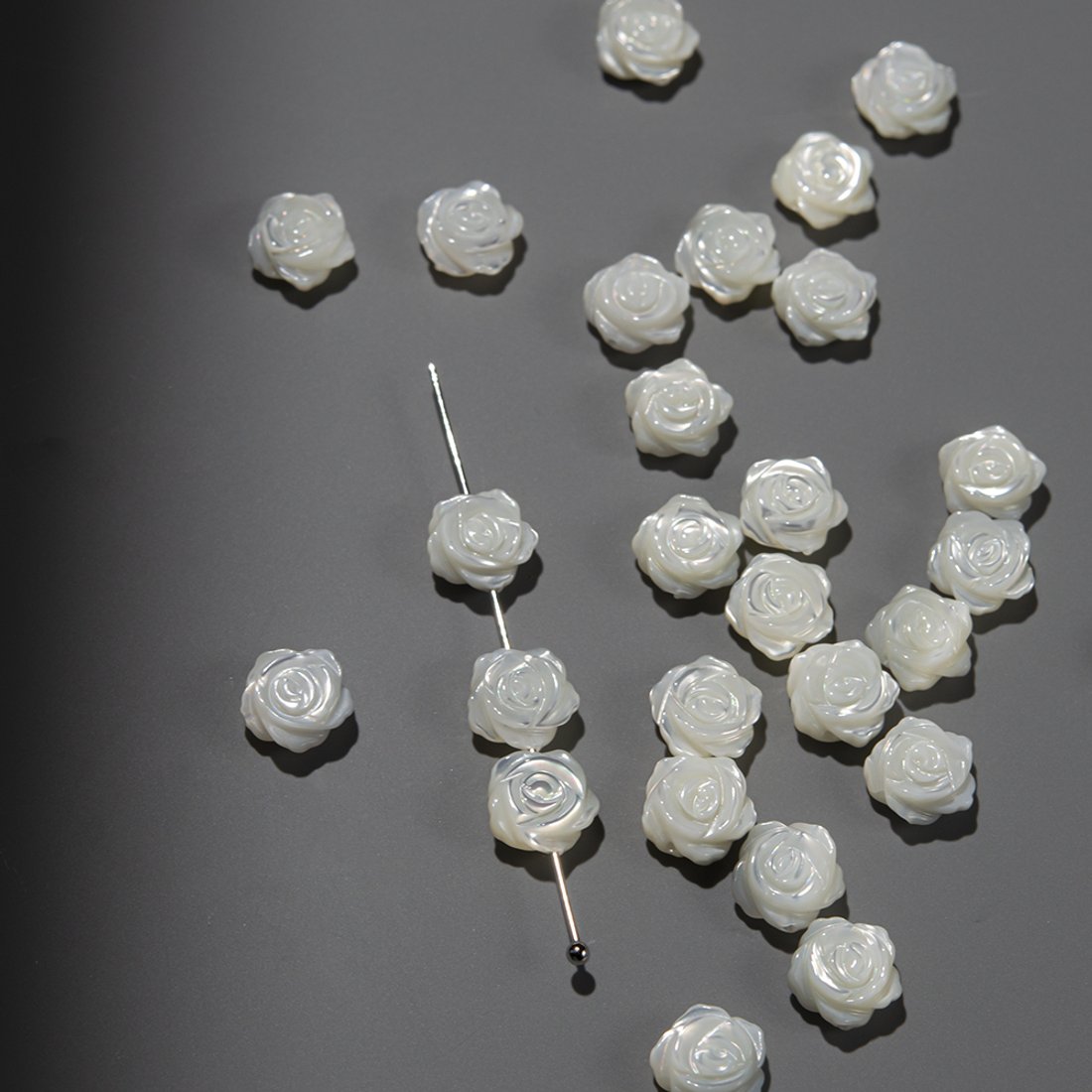 Роза двухсторонняя из перламутра морских ракушек, 8мм, продольное отверстие