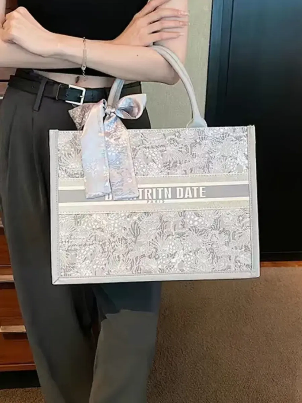 Сумка для учебы большая а4 тоут серая y2k с бантиком