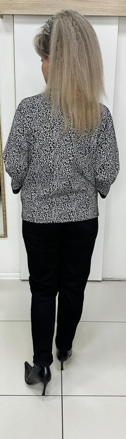 Пестрый блузон с кармашками на большие размеры