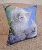 Декоративный гобеленовый чехол для интерьерной подушки Котята в сирени 38*38