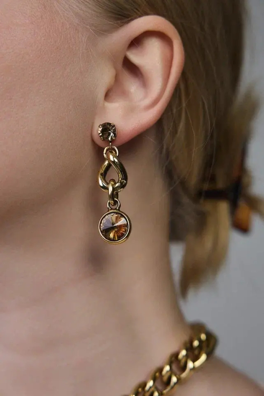 Серьги пусеты плоская цепь с персиковыми кристаллами Swarovski, оттенок золото