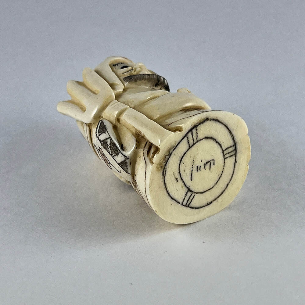 Статуэтка нэцкэ Бисямонтэн (или Тамонтэн)