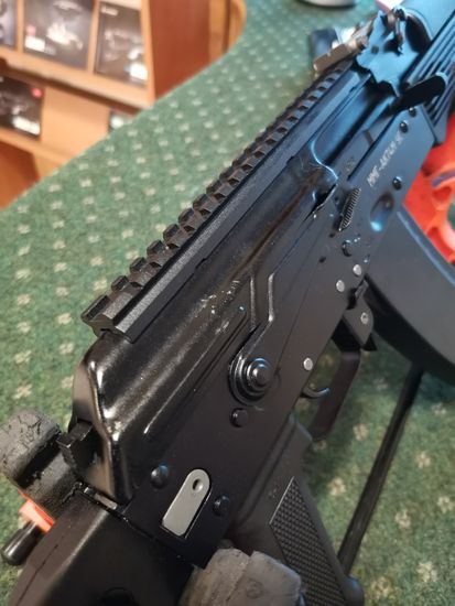 Ствольная крышка с вивер-планкой (пикатинни) на АК-образующие.