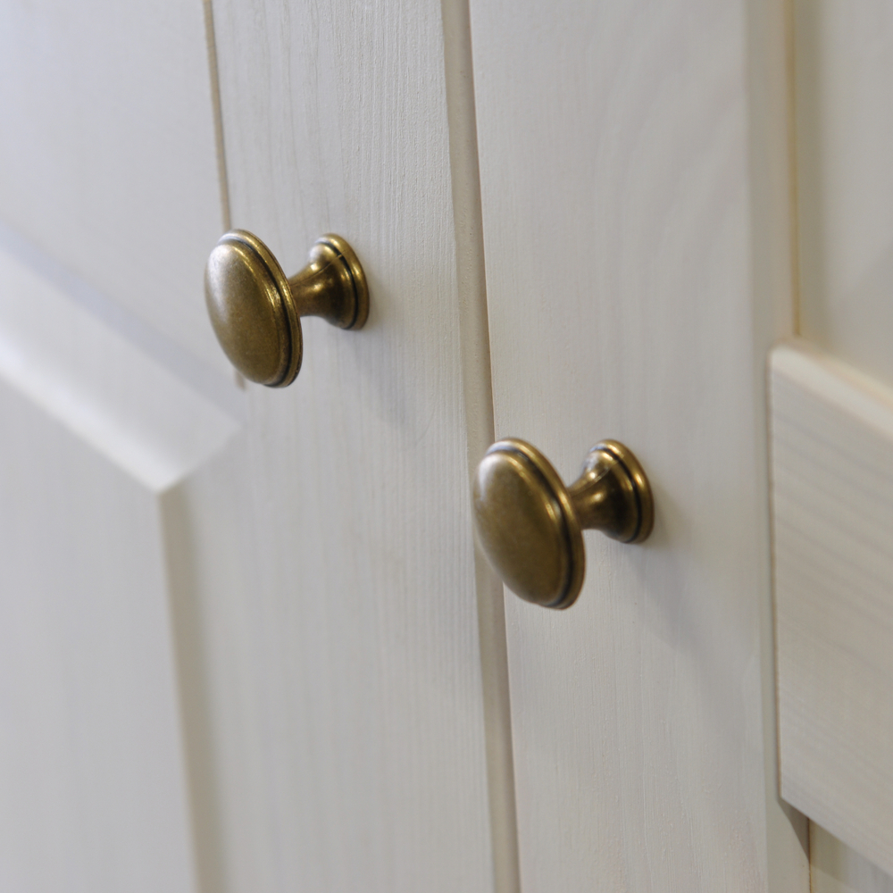 Шкаф для одежды Боцен из сосны с зеркалом, 3 двери 2 ящика, 155х62х222, с 2-мя штангами и полками, белый воск