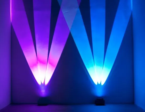 ADJ Wifly Chameleon устройство для заливающего освещения стен имеет три светодиода RGBWA+УФ (6-В-1)