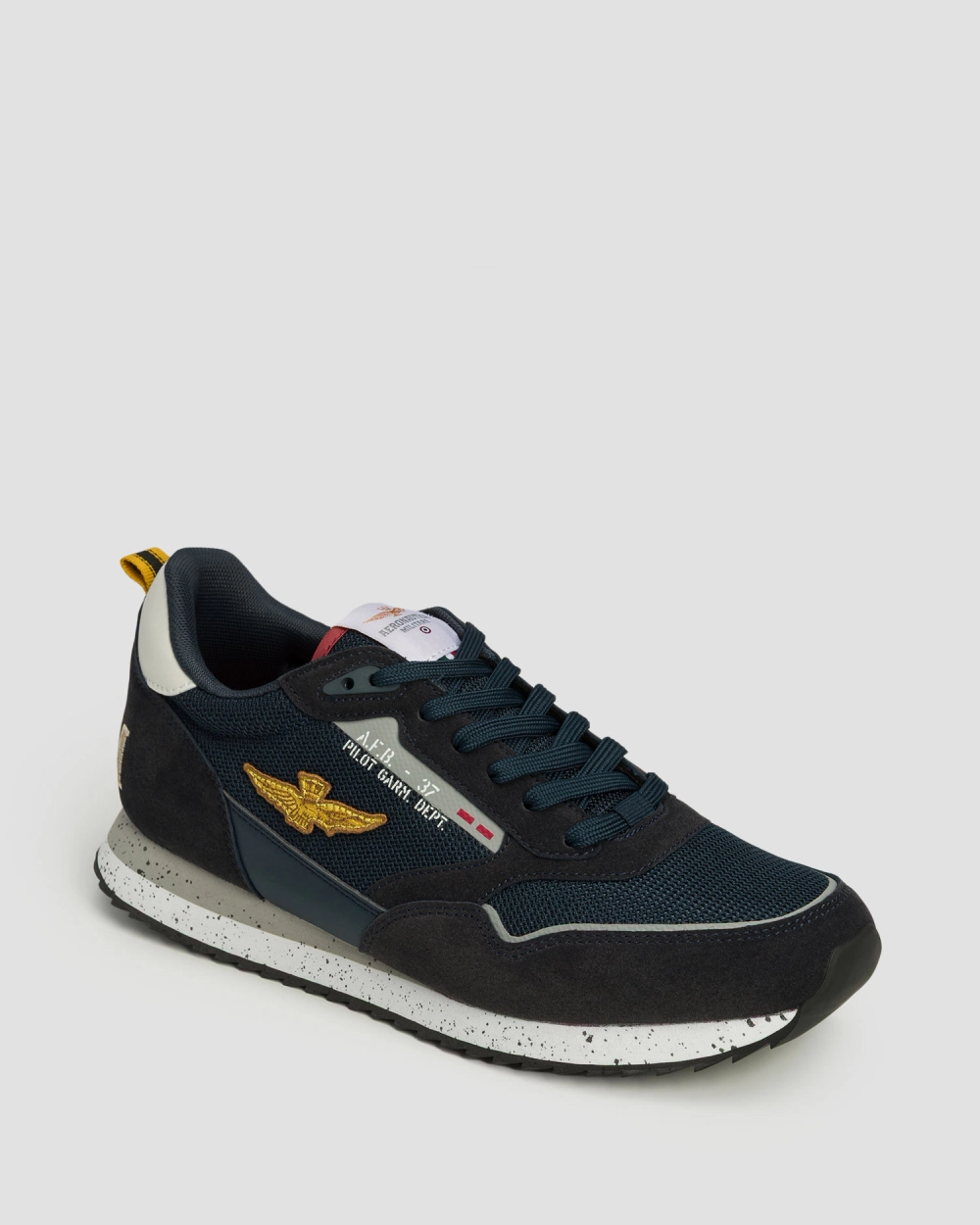 Кроссовки из текстиля