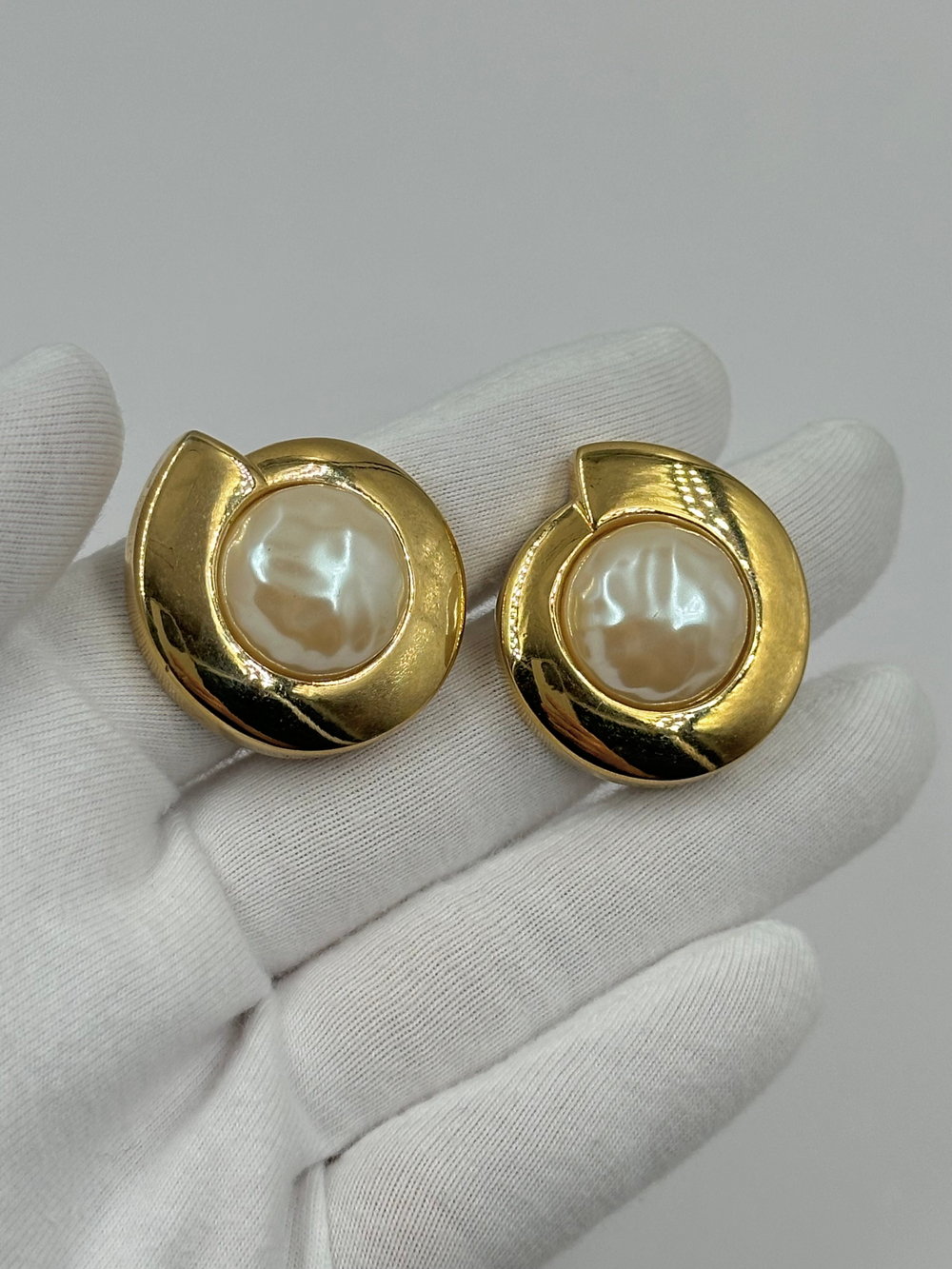 Клипсы с «жемчугом» Givenchy