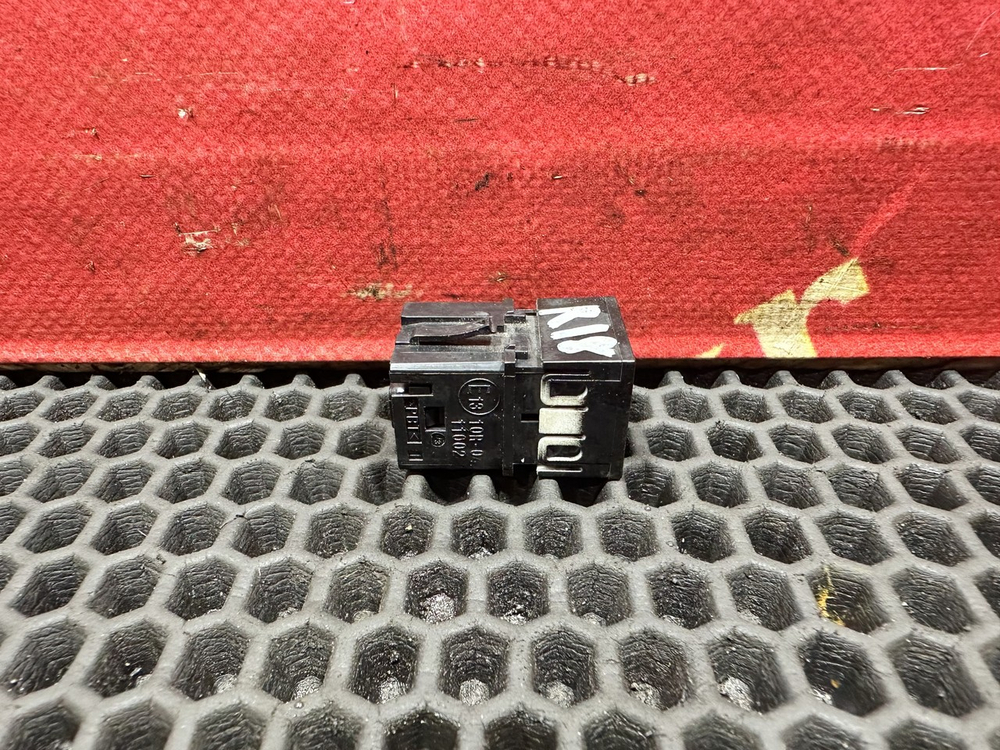 Кнопка антипробуксовочной системы