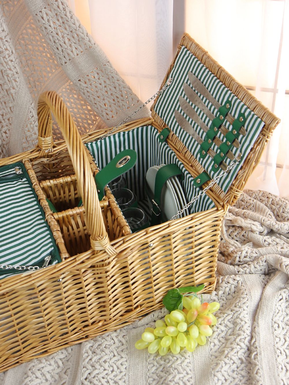 HOLYDAY BASKET Набор для пикника с термосумкой на 4 персоны