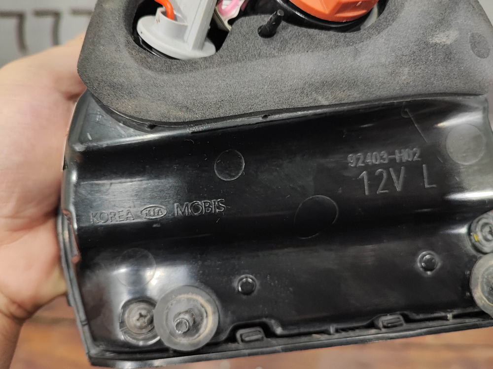 Фонарь задний правый Kia Rio 4 X-Line 17-20 Б/У Оригинал 92404H0200