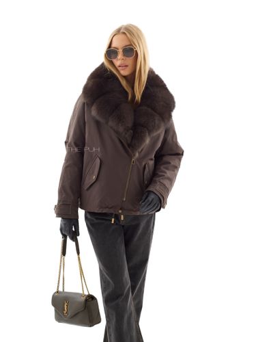Короткая пуховая парка шоколадного цвета