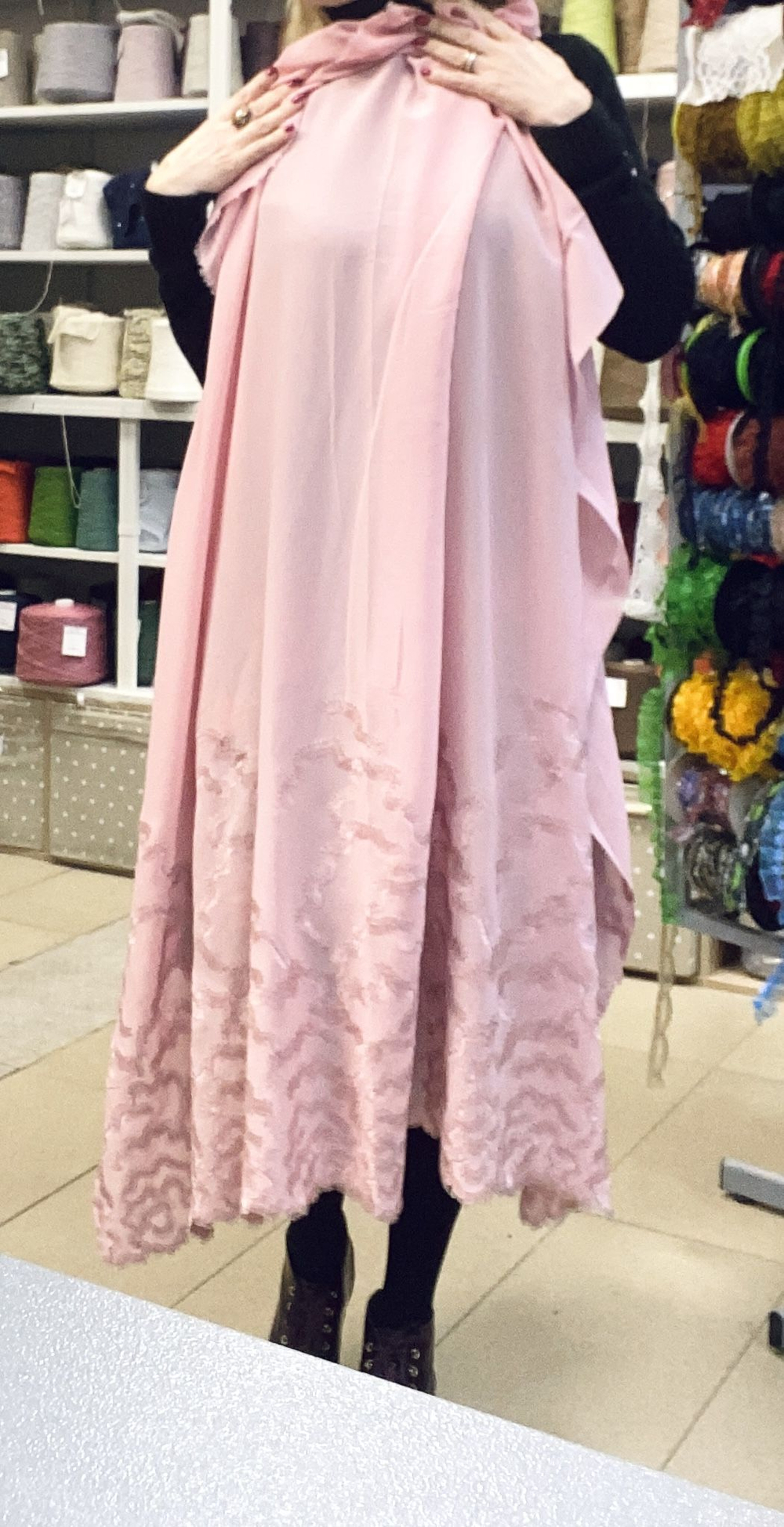 Ткань  натуральный шелк 100%с вышивкой (Италия) ш-120см  цена за 1м