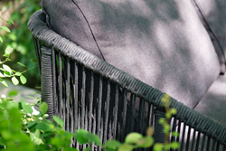 "Лугано" диван 3-местный плетеный из роупа, каркас алюминий темно-серый (RAL7024) муар, роуп темно-серый круглый, ткань темно-серая YB25-0027