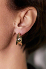 Серьги широкие полукольца малые с эффектом "мятого" металла, оттенок золото