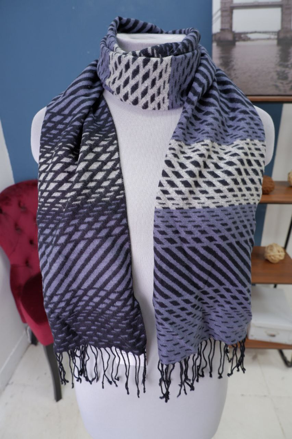 Палантин лаконичный