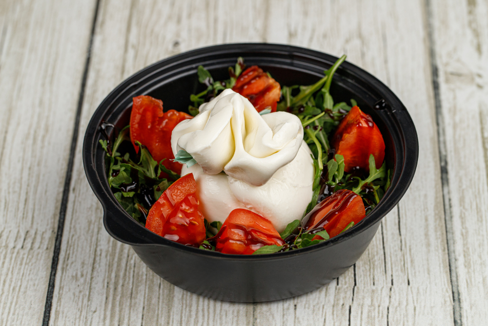 Салат с сыром «Буррата»