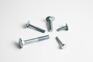 Болты мебельные