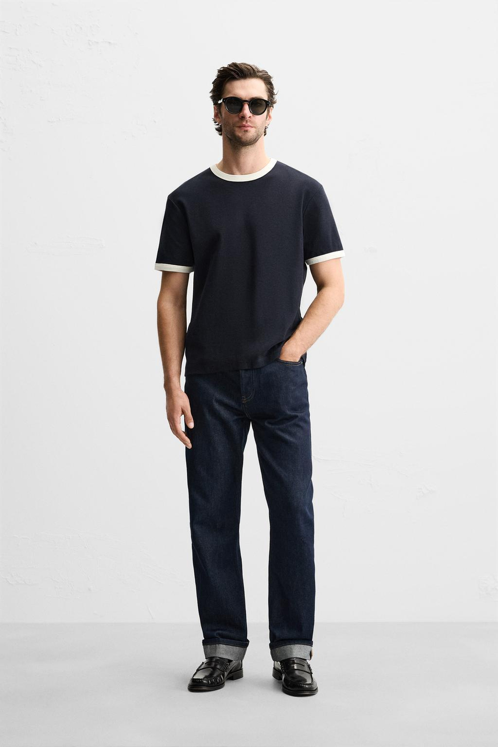 ZARA БАЗОВАЯ ФУТБОЛКА С КОНТРАСТНЫМИ ДЕТАЛЯМИ В РУБЧИК, МОРСКОЙ СИНИЙ