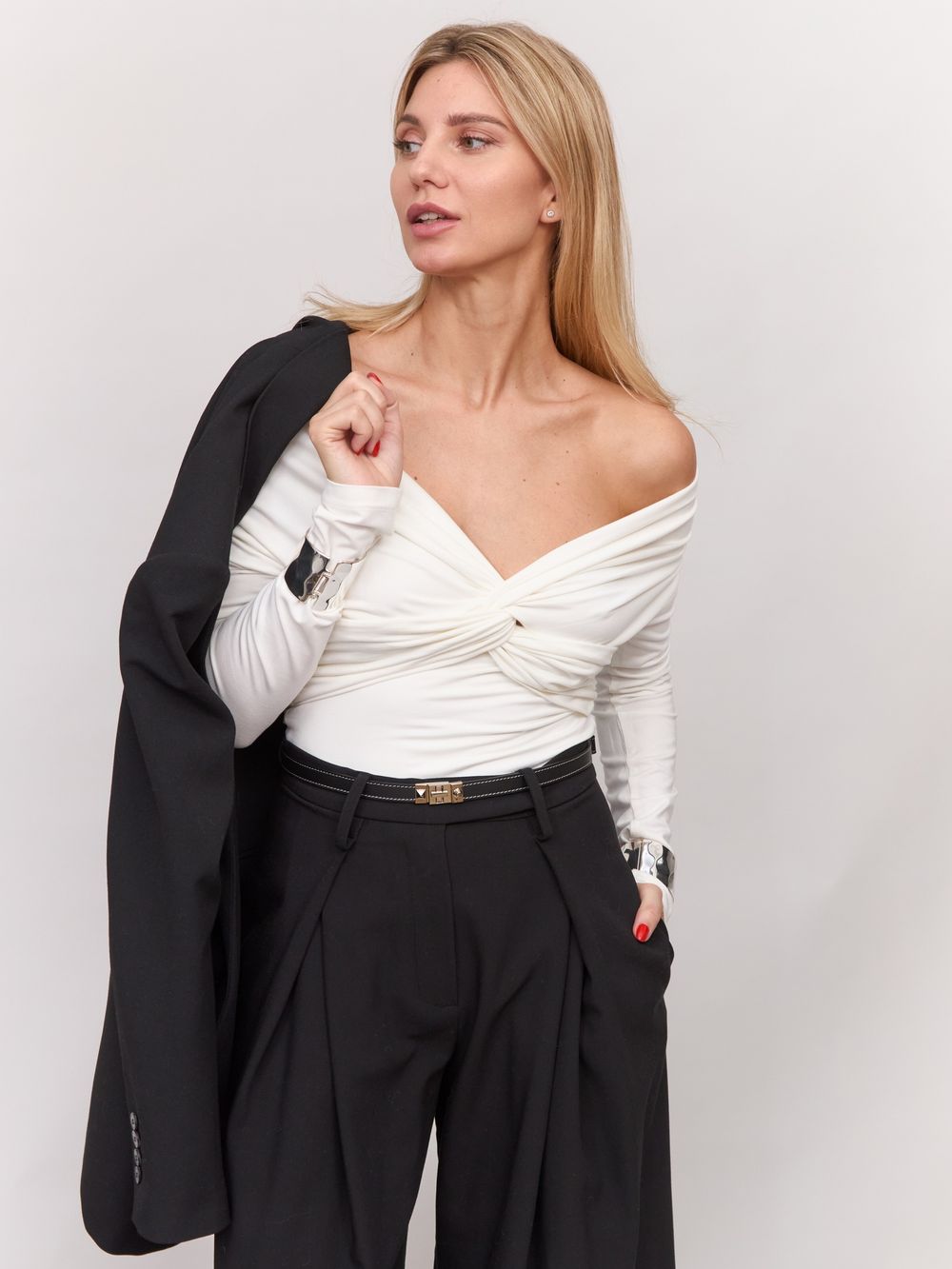 ТОП-БОДИ С ОТКРЫТЫМИ ПЛЕЧАМИ, МОЛОЧНЫЙ