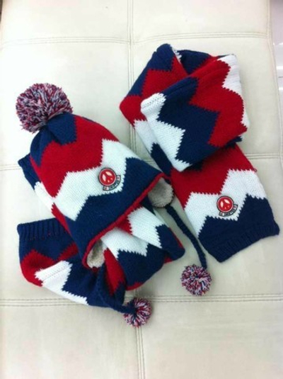 Комплект детский: шапка и шарф однотонные и в полоску с логотипом