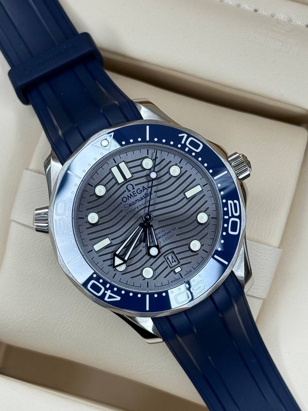 Часы Omega Seamaster Driving