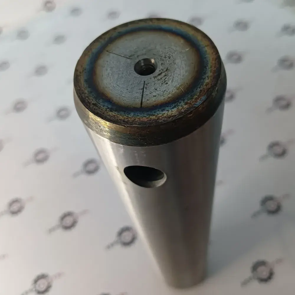 Палец штока гидроцилиндра подъема задней стрелы | 811/50520 | Россия