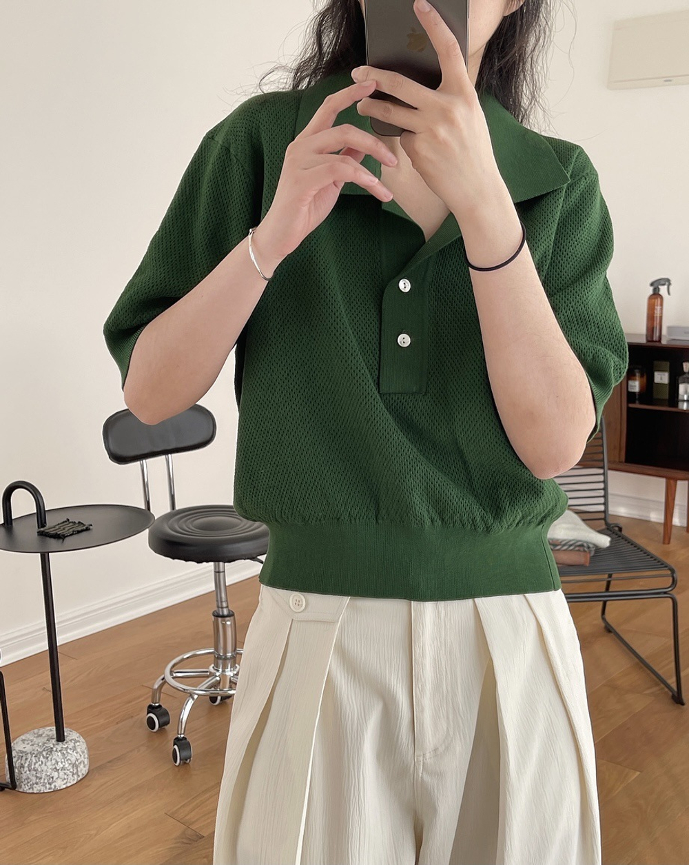 Футболка с перфорацией и воротником поло